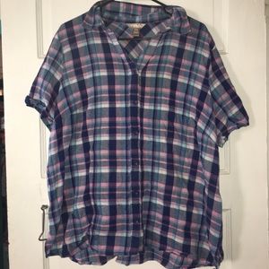 Short sleeve button up plaid shirt